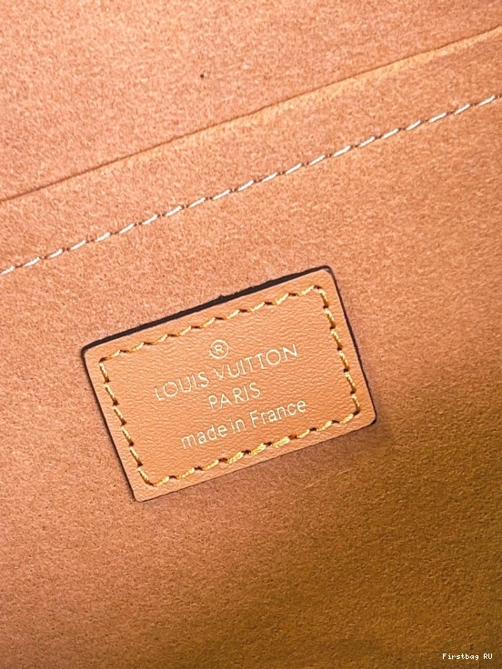 First bag LOUIS VUITTON MM ONTHEGO 0810